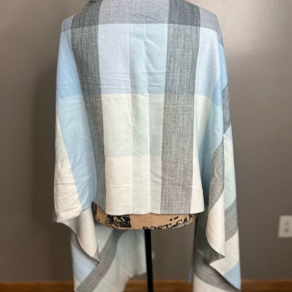 4/$25 Gap oversized frayed wrap scarf blue New - Picture 3 of 8